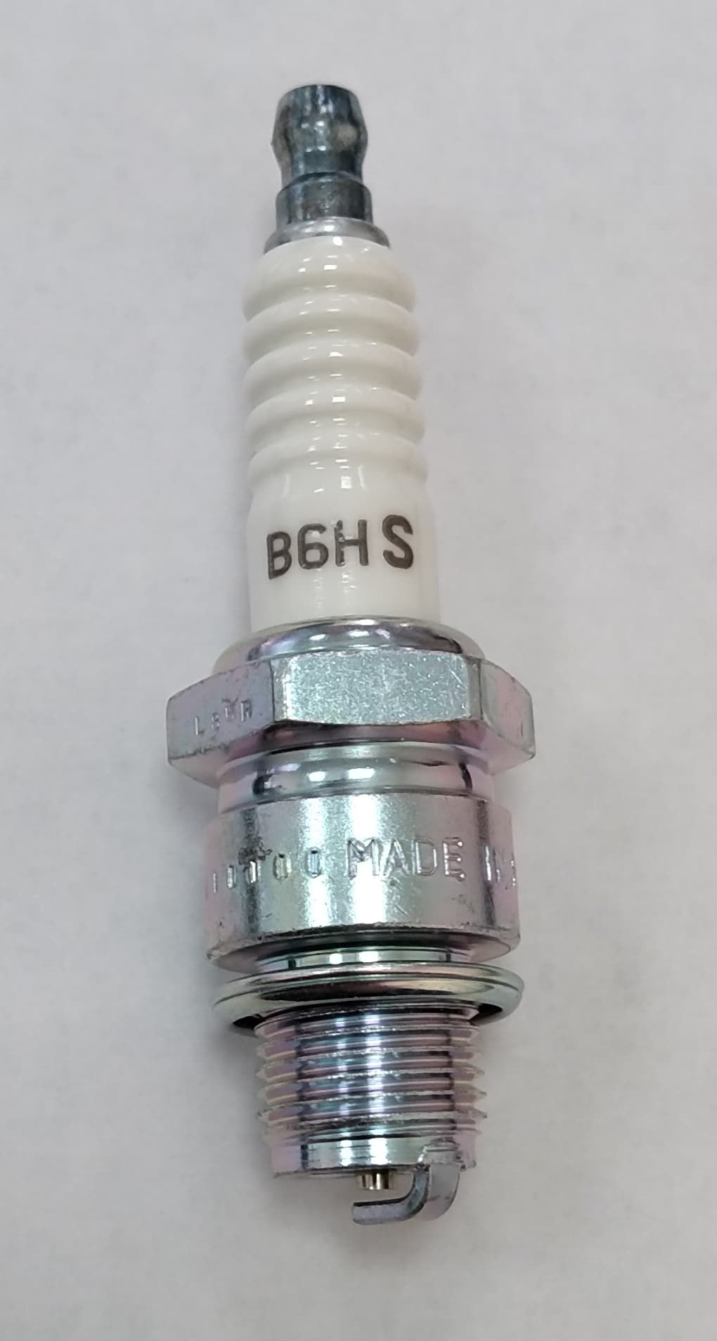 Свеча зажигания NGK B7HS-10 T15P (2-26) Свеча зажигания NGK B7HS-10 T15P (2-26)