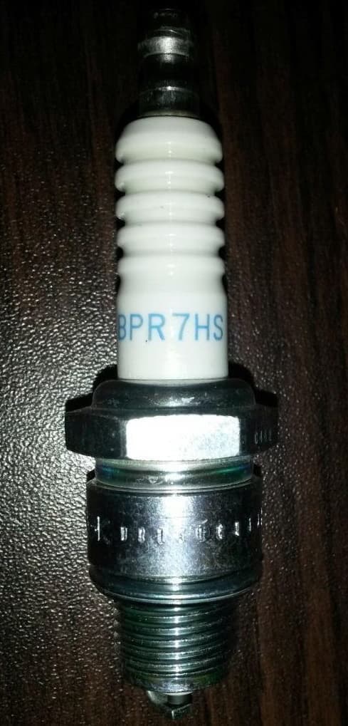 Свеча зажигания NGK BPR7HS T2.6A (2-33) Свеча зажигания NGK BPR7HS T2.6A (2-33)